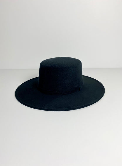 Gigi Flat Top Hat -Black